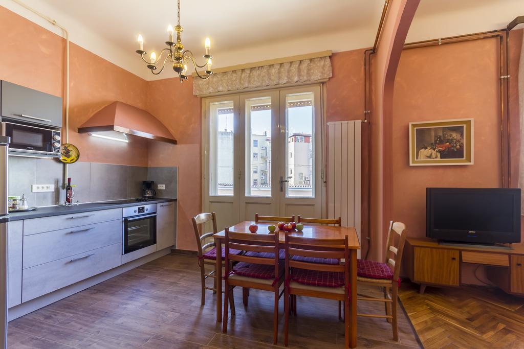 Spacious & Smart Center Apartment Pula Exterior photo