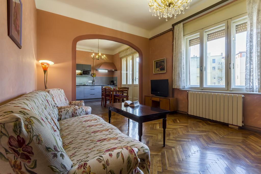Spacious & Smart Center Apartment Pula Exterior photo